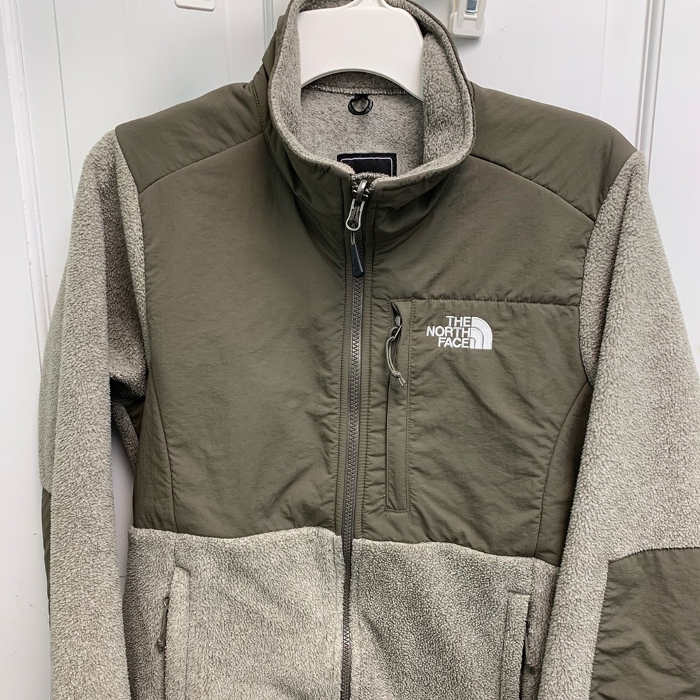 The North Face Women’s fleece jacket.